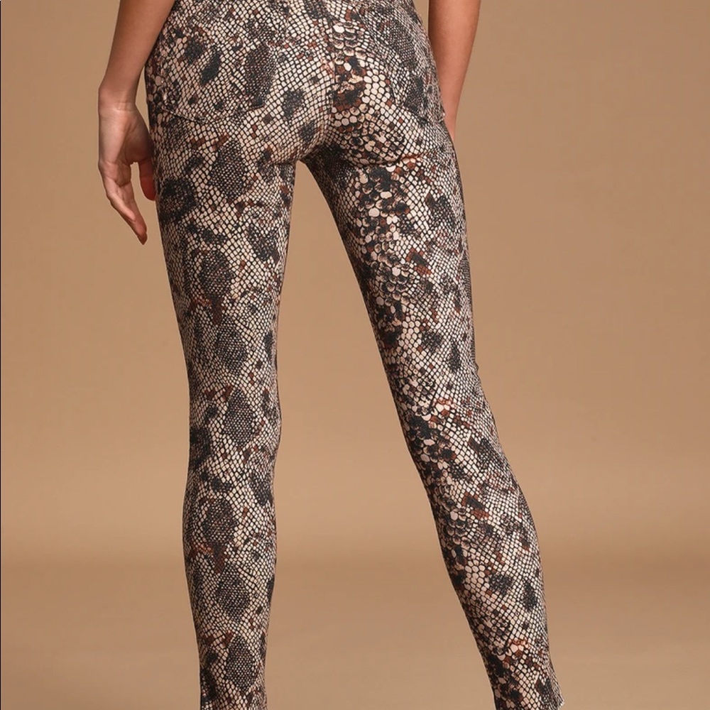 High Rise Snake Print Jeans 🐍 - Picture 4 of 11